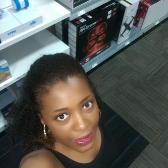 Meet your Posher, Nathalie - Picture 2 of 2